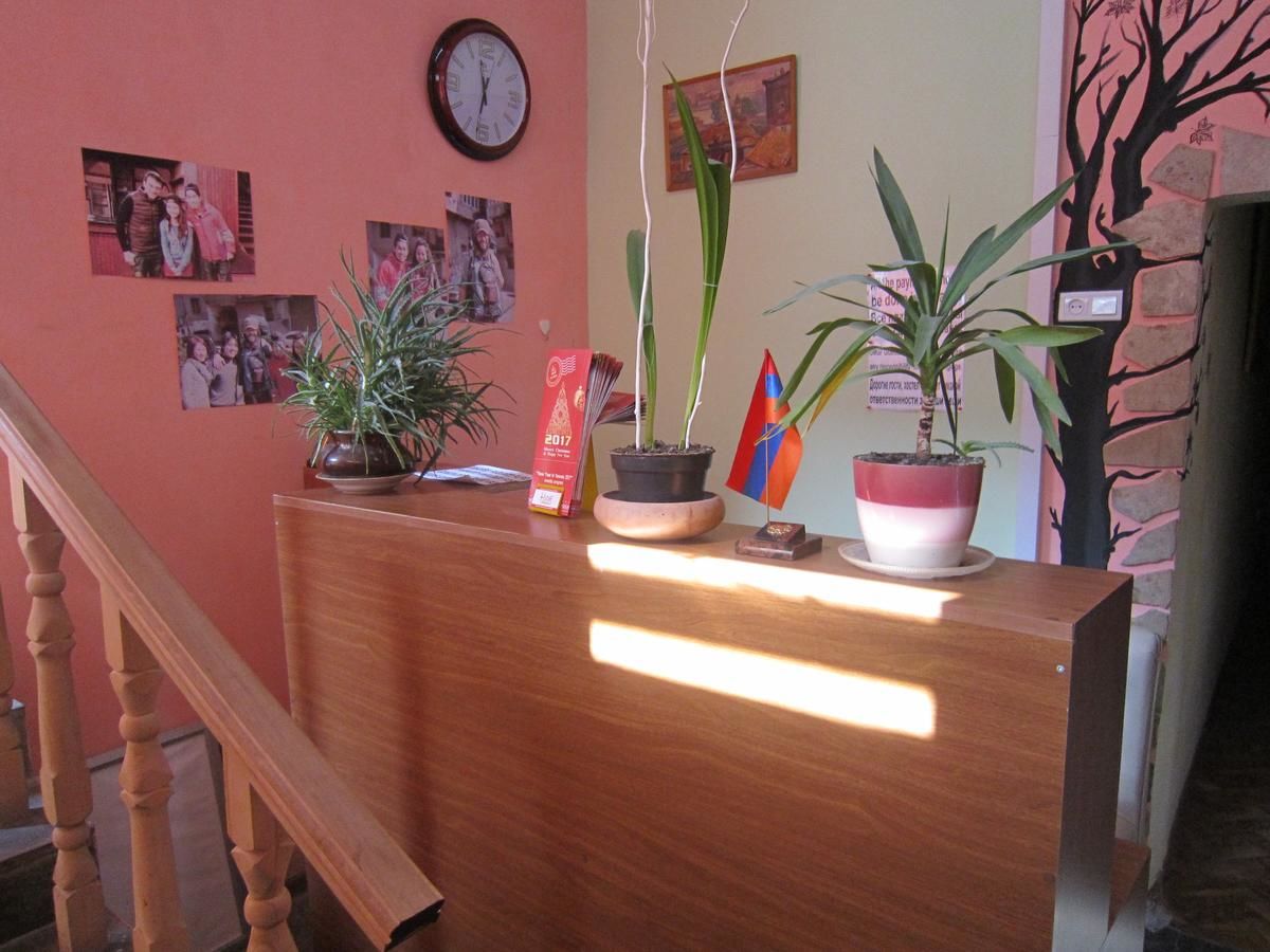 Хостелы Shamrock Republic Square Hostel and Tours Ереван