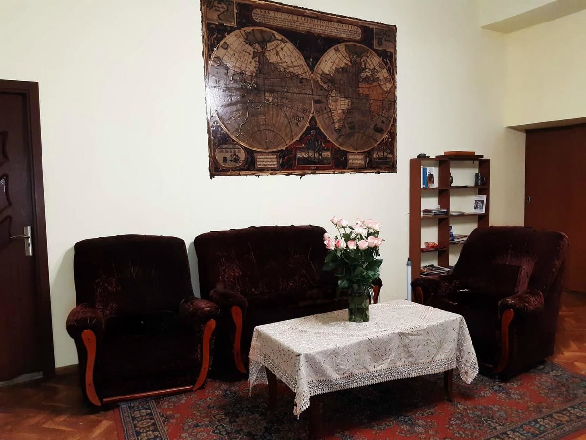 Хостелы Shamrock Republic Square Hostel and Tours Ереван-18