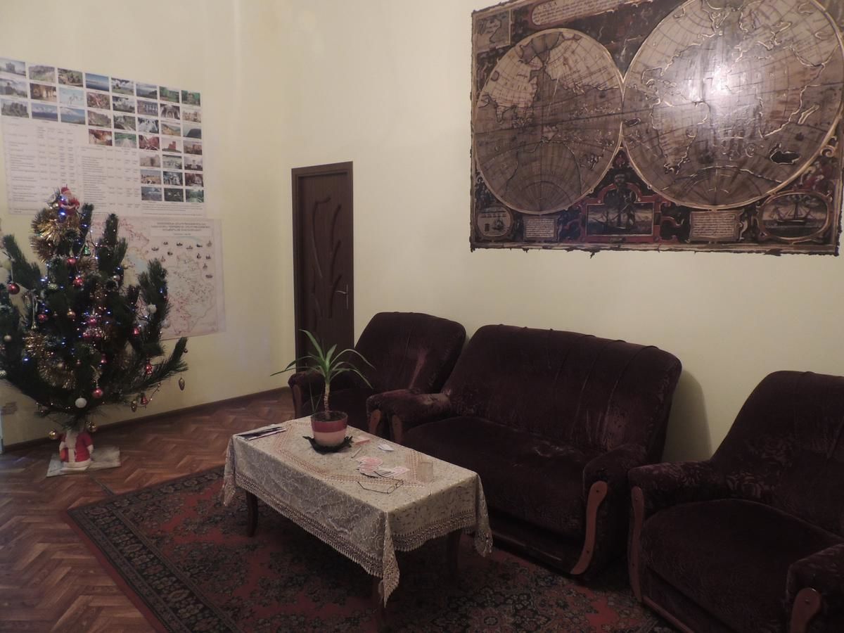 Хостелы Shamrock Republic Square Hostel and Tours Ереван-19