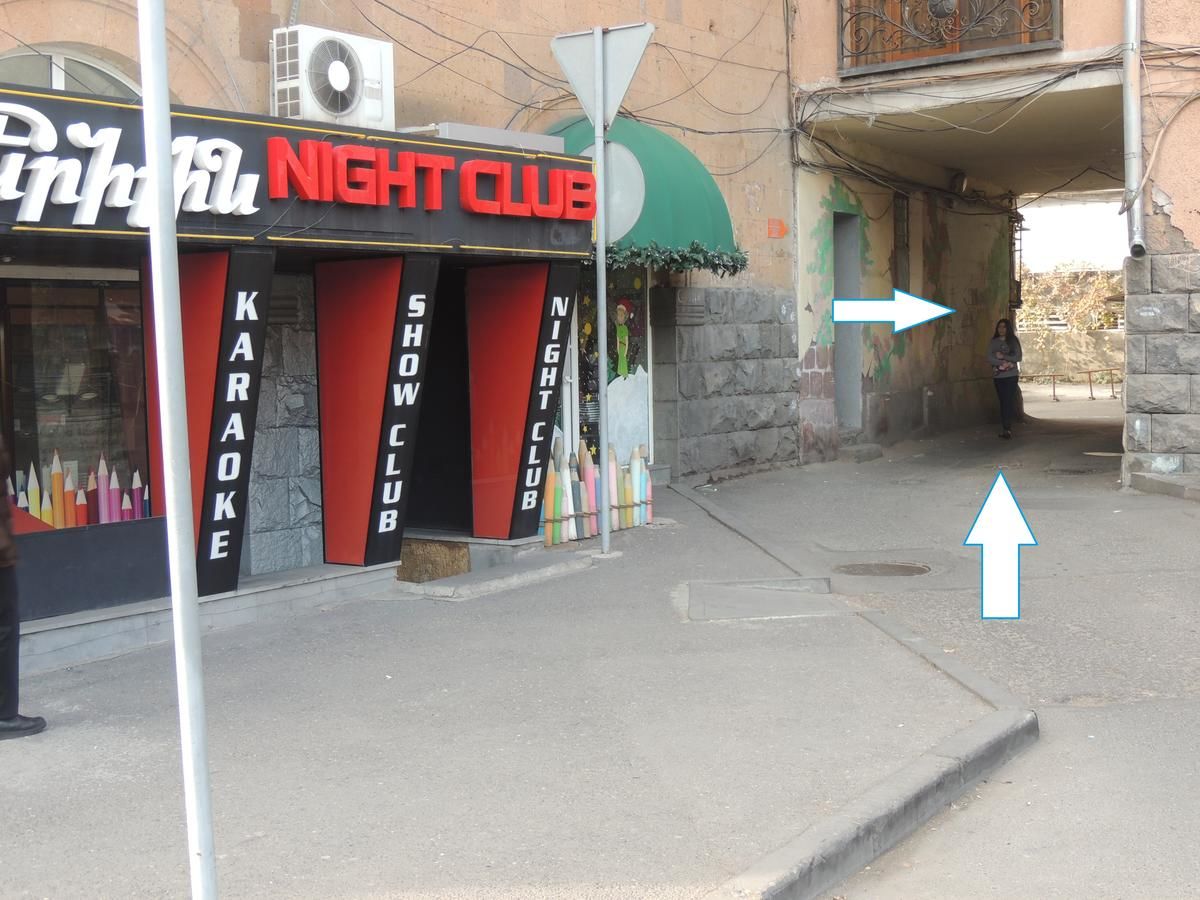 Хостелы Shamrock Republic Square Hostel and Tours Ереван-5