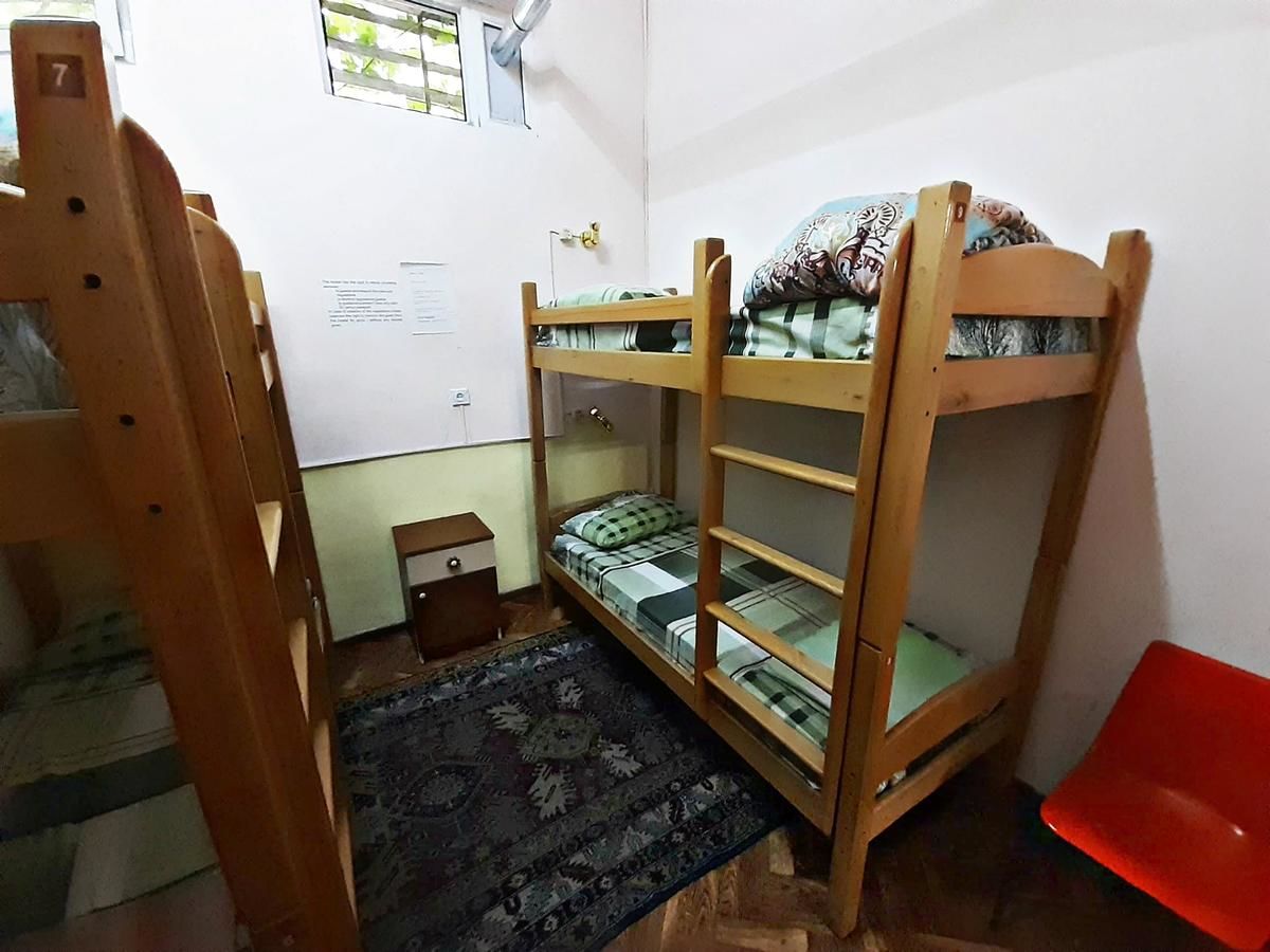 Хостелы Shamrock Republic Square Hostel and Tours Ереван-24