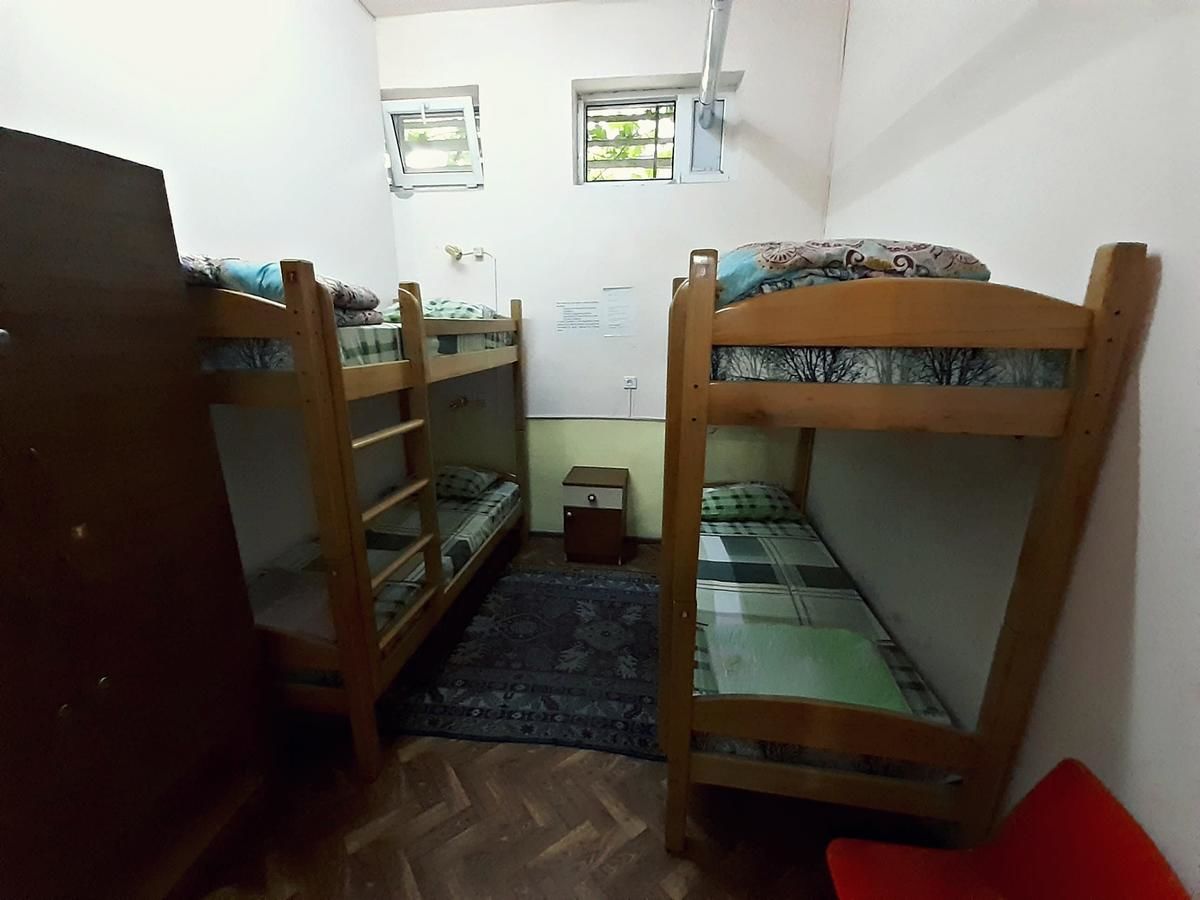 Хостелы Shamrock Republic Square Hostel and Tours Ереван-25