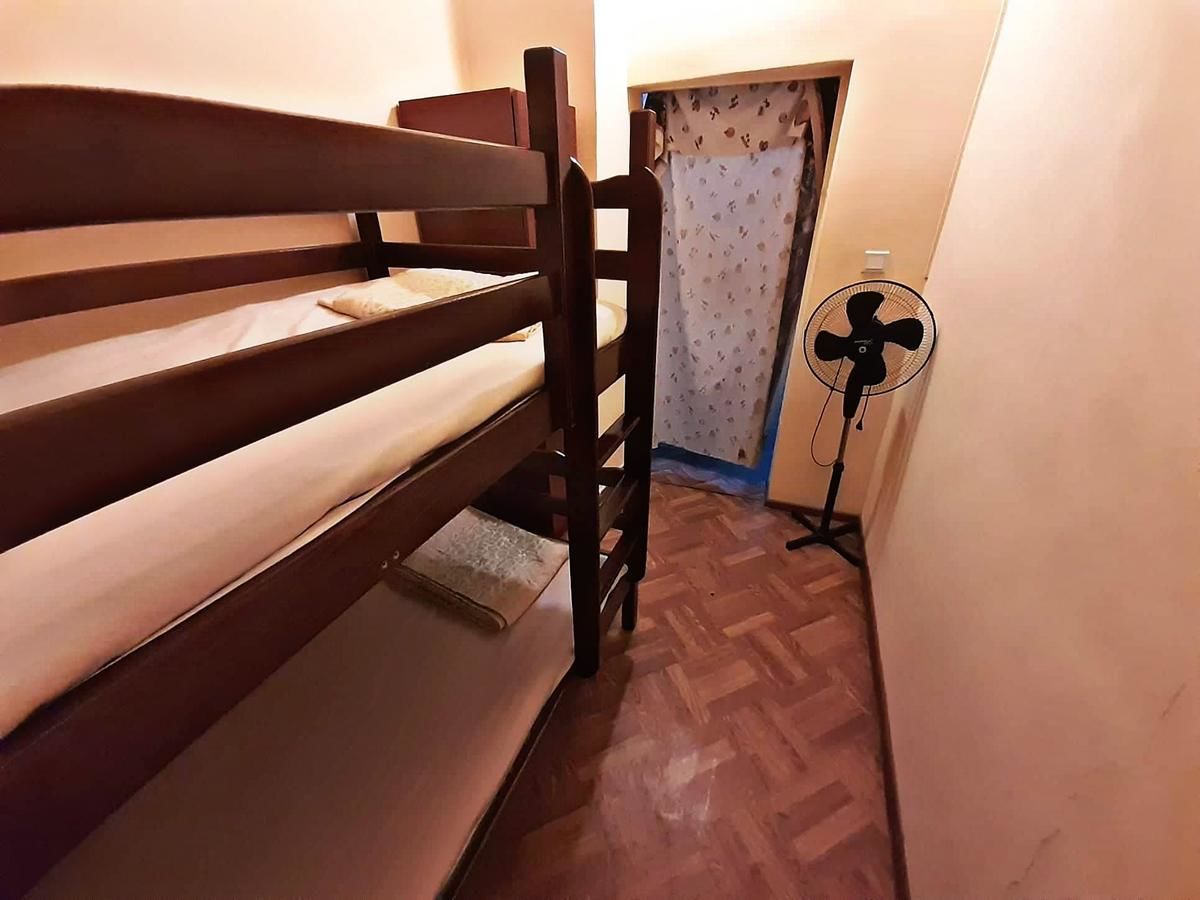 Хостелы Shamrock Republic Square Hostel and Tours Ереван-33