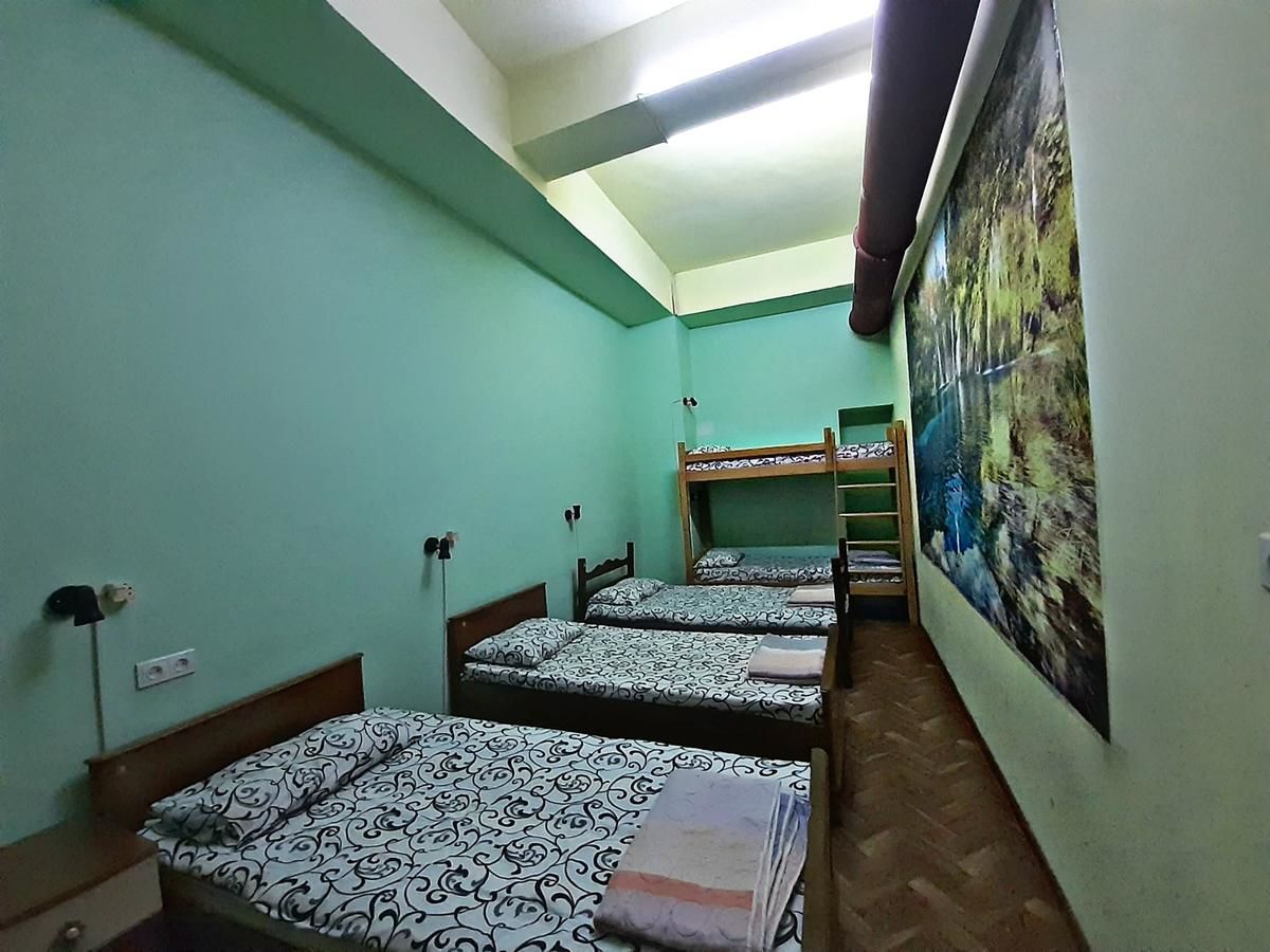 Хостелы Shamrock Republic Square Hostel and Tours Ереван-35