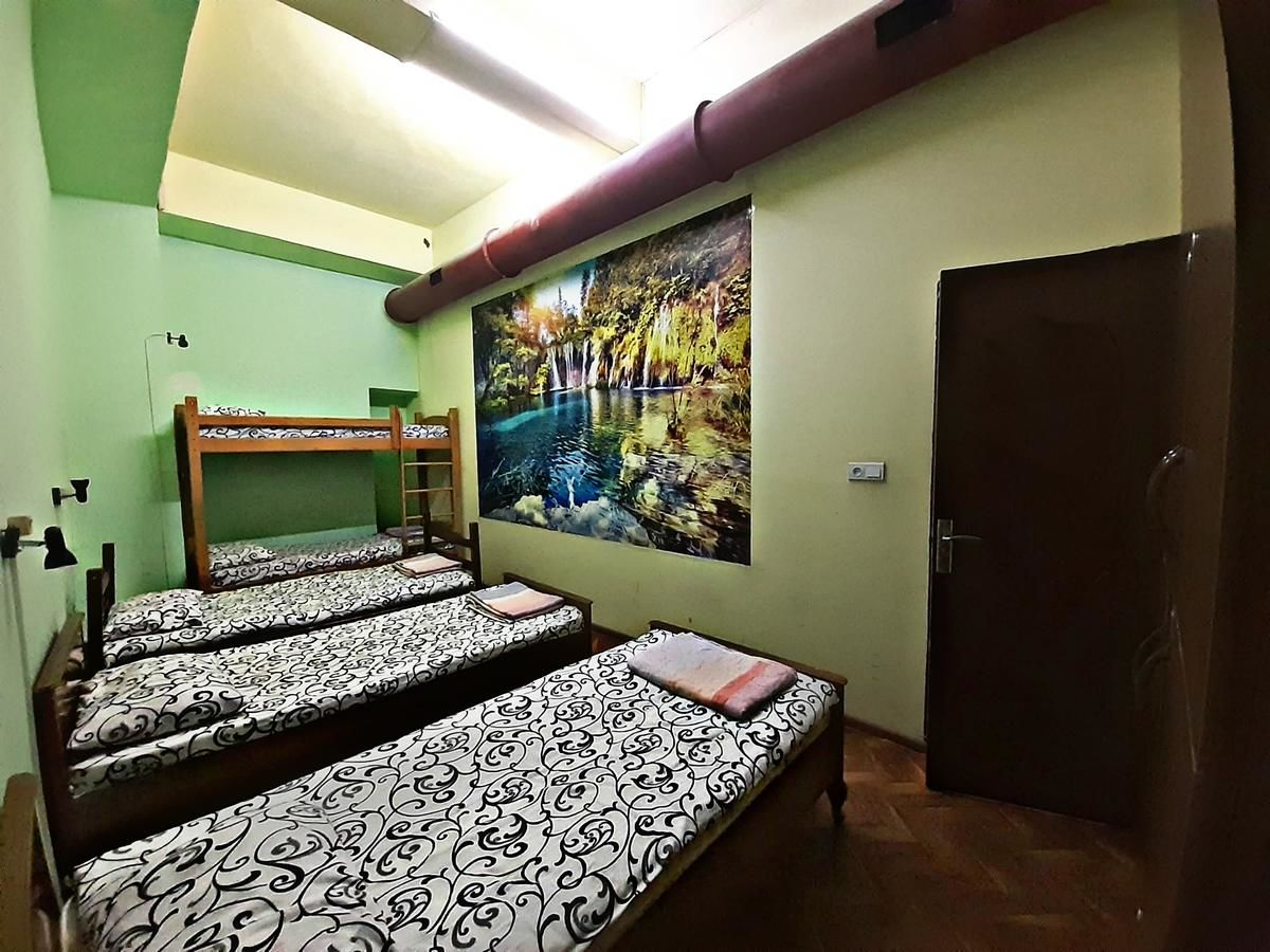 Хостелы Shamrock Republic Square Hostel and Tours Ереван-36