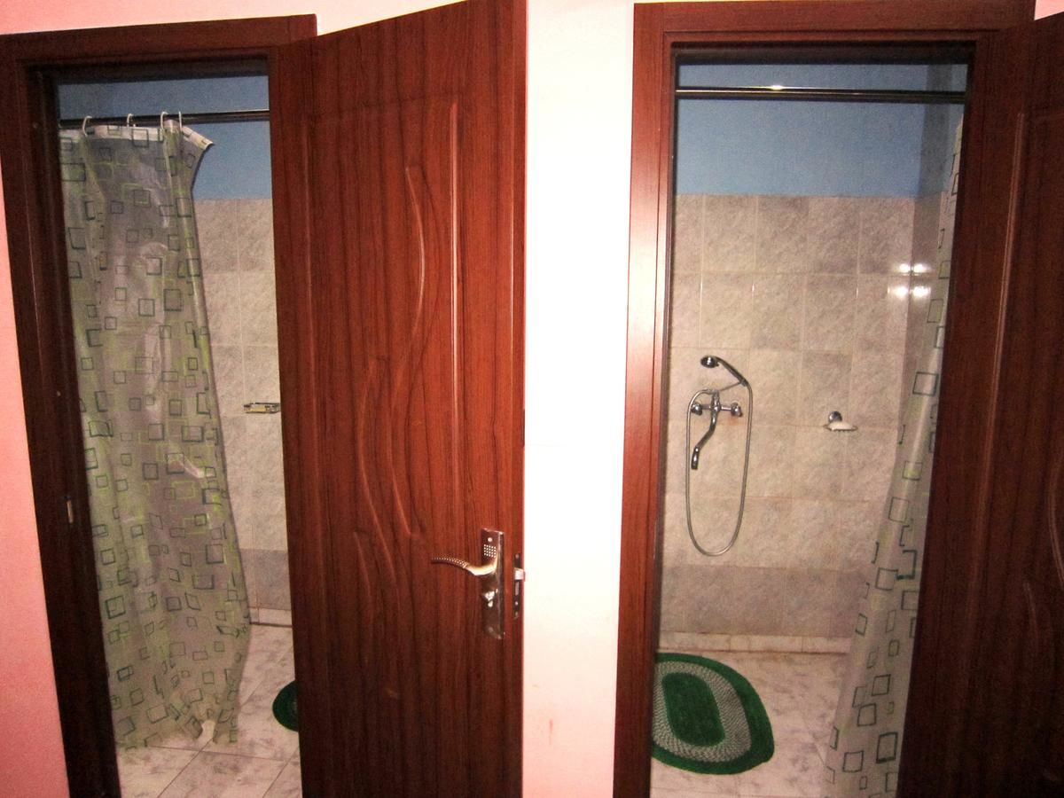 Хостелы Shamrock Republic Square Hostel and Tours Ереван-38