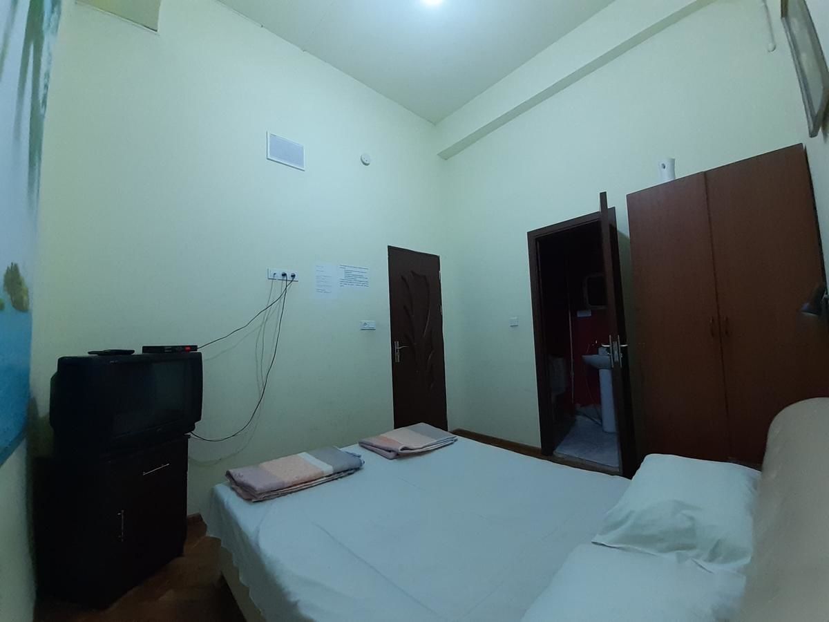 Хостелы Shamrock Republic Square Hostel and Tours Ереван