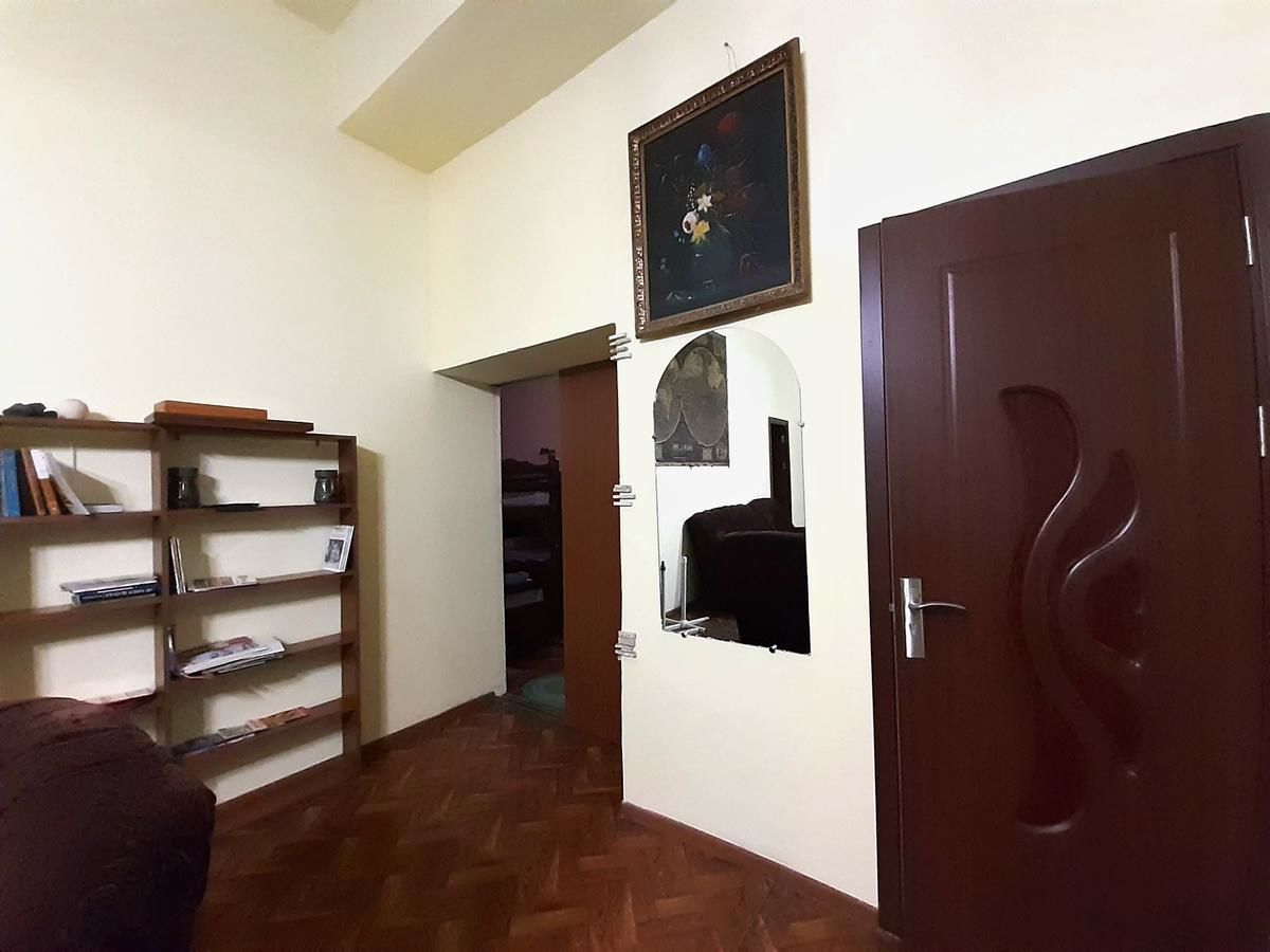 Хостелы Shamrock Republic Square Hostel and Tours Ереван-44