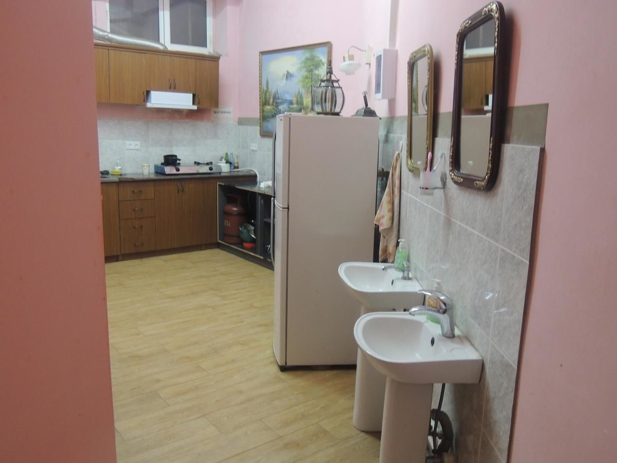 Хостелы Shamrock Republic Square Hostel and Tours Ереван