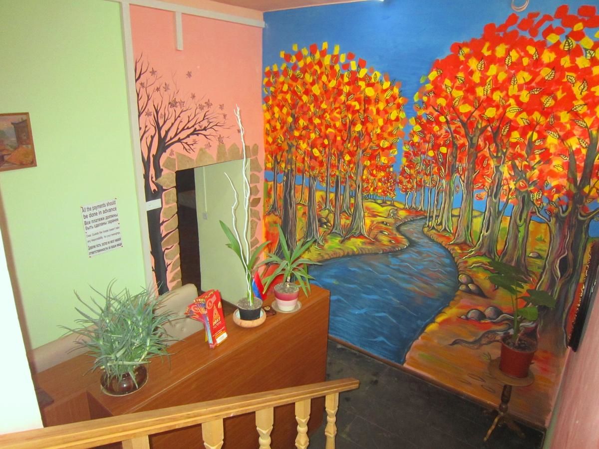 Хостелы Shamrock Republic Square Hostel and Tours Ереван-12