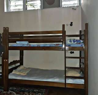 Хостелы Shamrock Republic Square Hostel and Tours Ереван Односпальная кровать в общем номере с 10 кроватями-4