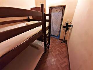 Хостелы Shamrock Republic Square Hostel and Tours Ереван Односпальная кровать в общем номере с 10 кроватями-6