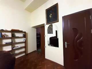 Хостелы Shamrock Republic Square Hostel and Tours Ереван Односпальная кровать в общем номере с 10 кроватями-8