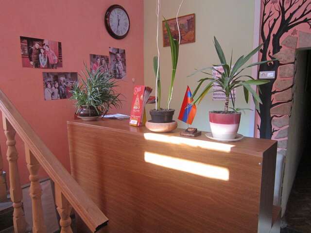 Хостелы Shamrock Republic Square Hostel and Tours Ереван-12