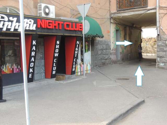 Хостелы Shamrock Republic Square Hostel and Tours Ереван-4