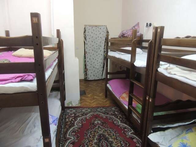 Хостелы Shamrock Republic Square Hostel and Tours Ереван-27