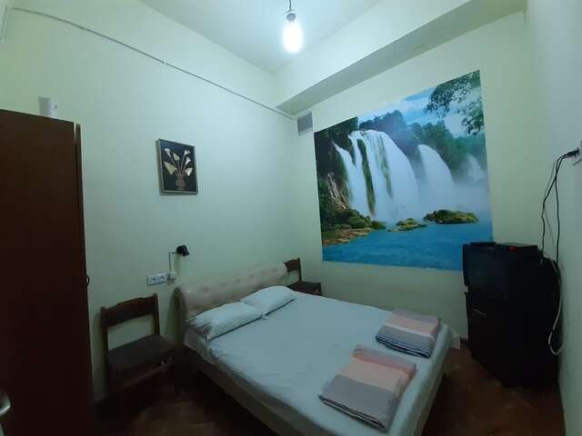 Хостелы Shamrock Republic Square Hostel and Tours Ереван-38