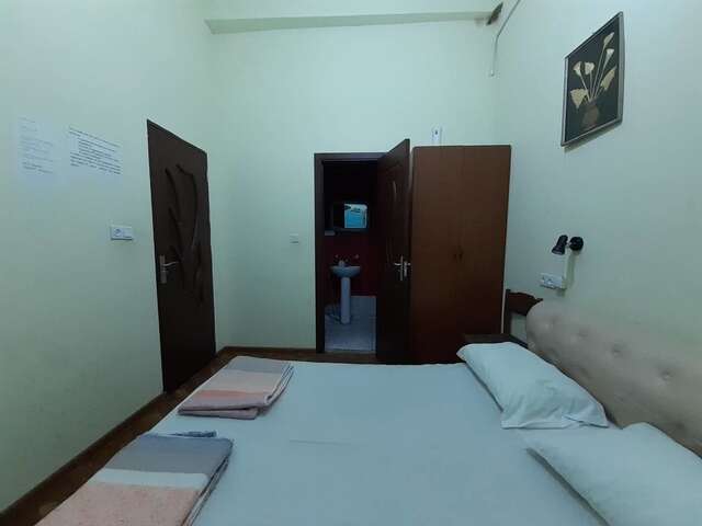 Хостелы Shamrock Republic Square Hostel and Tours Ереван-40