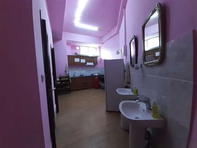 Хостелы Shamrock Republic Square Hostel and Tours Ереван-45