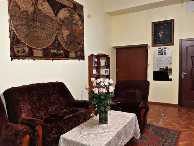 Хостелы Shamrock Republic Square Hostel and Tours Ереван-7